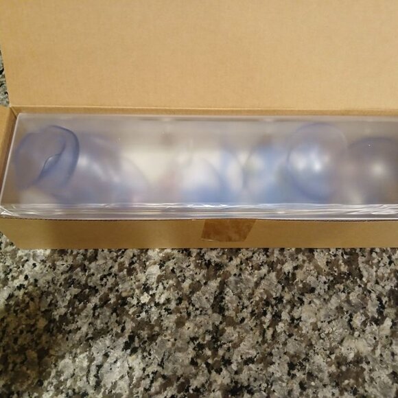 🔥SALE🔥(2) Suction Cup Shelves for Indoor Plants - Picture 4 of 8